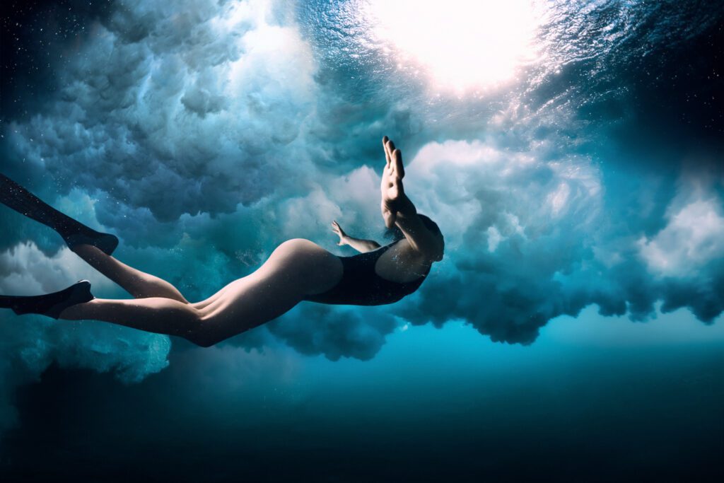 Liquidum corsi d'apnea - ragazza in immersione