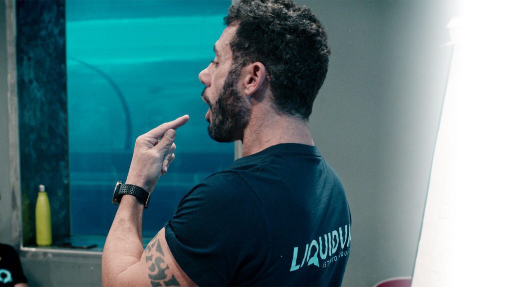 Homar Leuci insegna le tecniche di respirazione