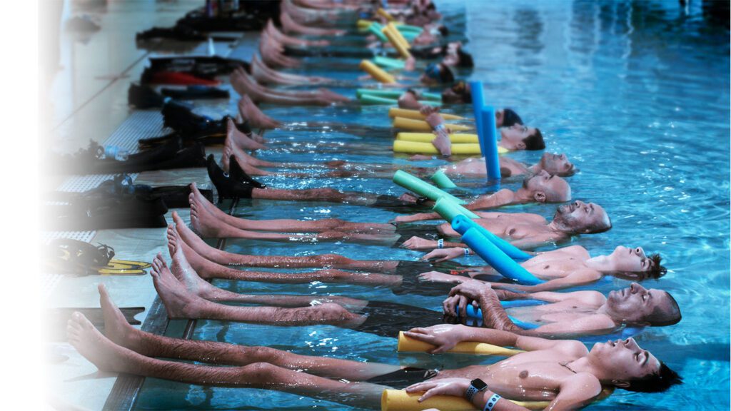 Apneisti in piscina imparano a gestire le fonti di stress
