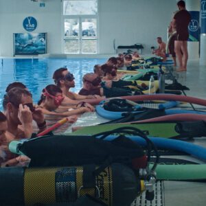 Gruppo di apneisti in piscina