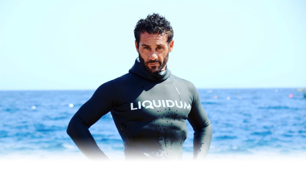 Foto mezzo busto di Homar Leuci con muta Liquidum